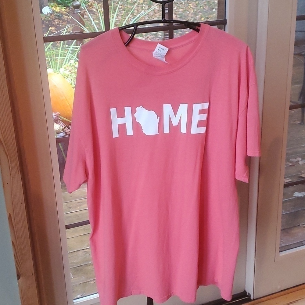 Gildan Pink Graphic "Home-Wisconsin"β Short Sleeve Sz. XL T-shirt